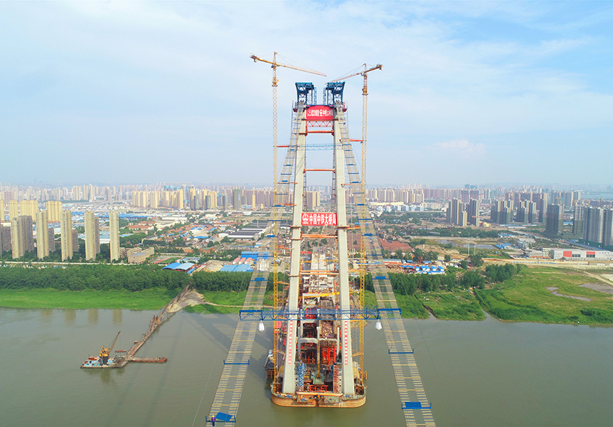 建設中的楊泗港大橋